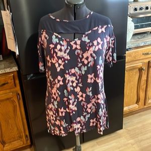 Lane Bryant LIVI top. Size 18/20. Like new condition.